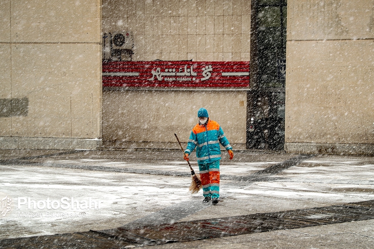 معاون محیط زیست و خدمات شهری شهرداری مشهد از آماده‌باش ۱۰۰۰ نیروی خدمات شهری در پی هشدار هواشناسی خبر داد.