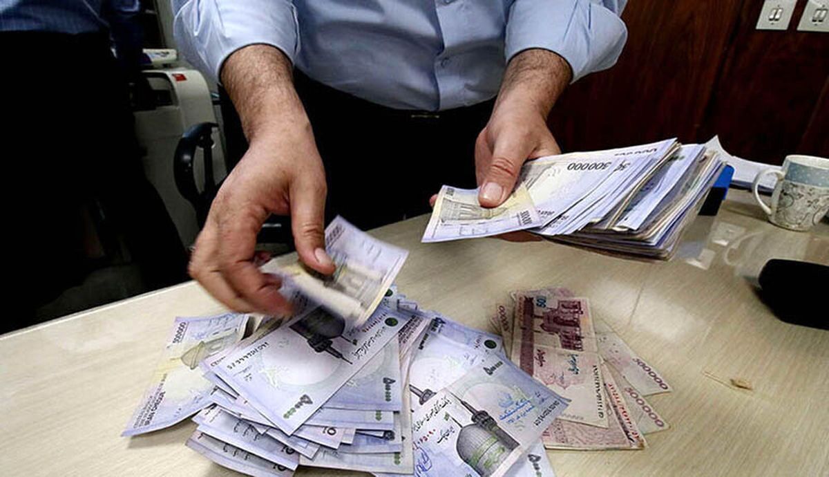 حداقل عیدی کارگران ۱۰میلیون و۶۰۰ هزار تومان و حداکثر عیدی کارگران ۱۵میلیون و ۹۰۰ هزار تومان است