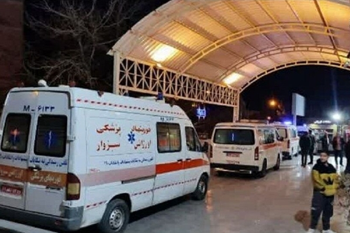 مسوول روابط عمومی مرکز اورژانس دانشگاه علوم پزشکی سبزوار گفت: واژگونی سواری پژو ۴۰۵ در ورودی شهرک توحید سبزوار ۲ کشته و ۲ مصدوم برجای گذاشت.
