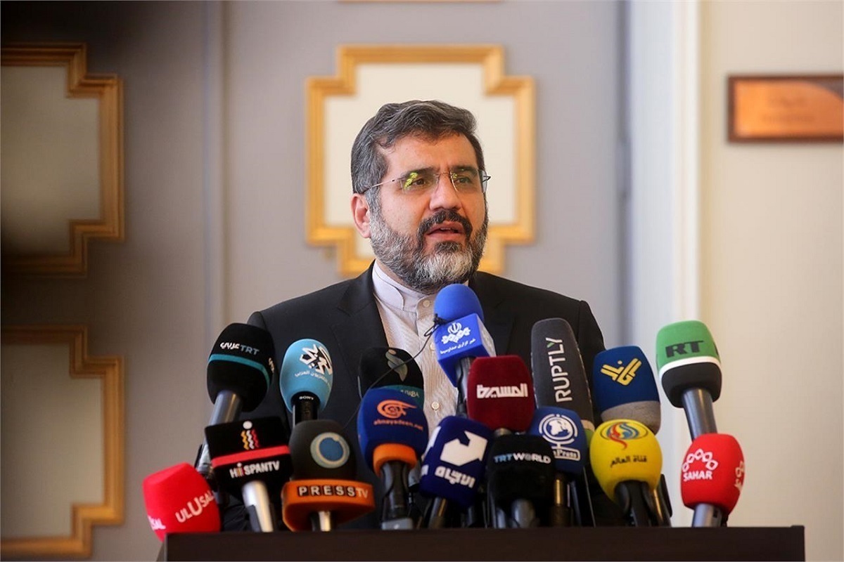وزیر فرهنگ در شورای سیاستگذاری سی‌وپنجمین نمایشگاه بین‌المللی کتاب تهران از اختصاص یارانه فرهنگی خبر داد و گفت: تصمیماتی درباره تخصیص کارت فرهنگ به مردم اتخاذ شده است که انشاالله با تامین زیرساخت‌ها بتوانیم از این ظرفیت استفاده کنیم.