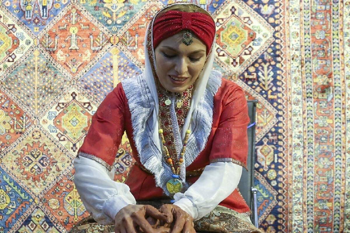 معاون صنایع‌دستی وزارت میراث فرهنگی،گردشگری و صنایع‌دستی گفت: پنج هزار اثر از ۲ هزار هنرمند در دبیرخانه هشتمین جشنواره صنایع دستی فجر ثبت شده است.