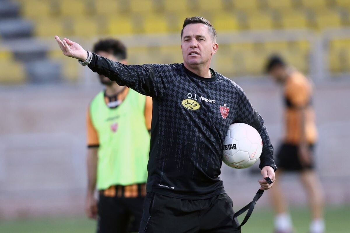 سرمربی جدید پرسپولیس مخالف تصمیم جدید باشگاهش است.