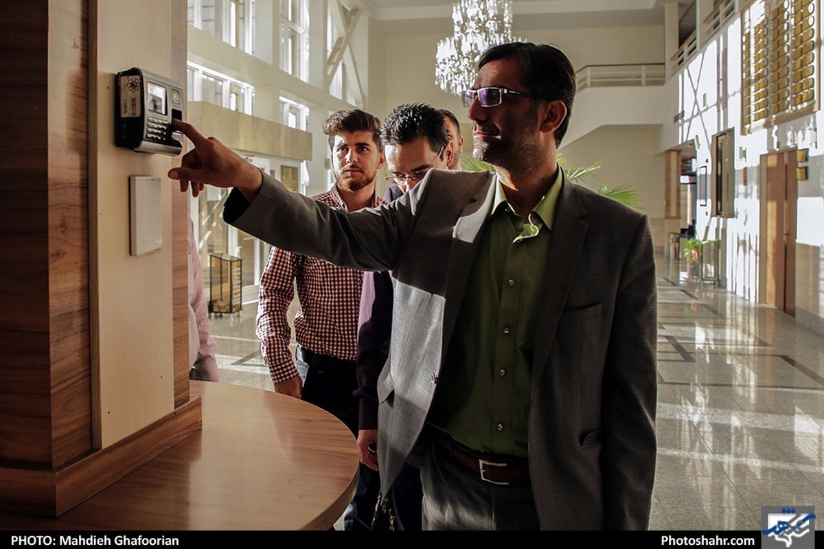 نایب رئیس کمیسیون صنایع و معادن مجلس شورای اسلامی در خصوص طرح ساماندهی کارکنان دولت توضیحاتی ارائه کرد.