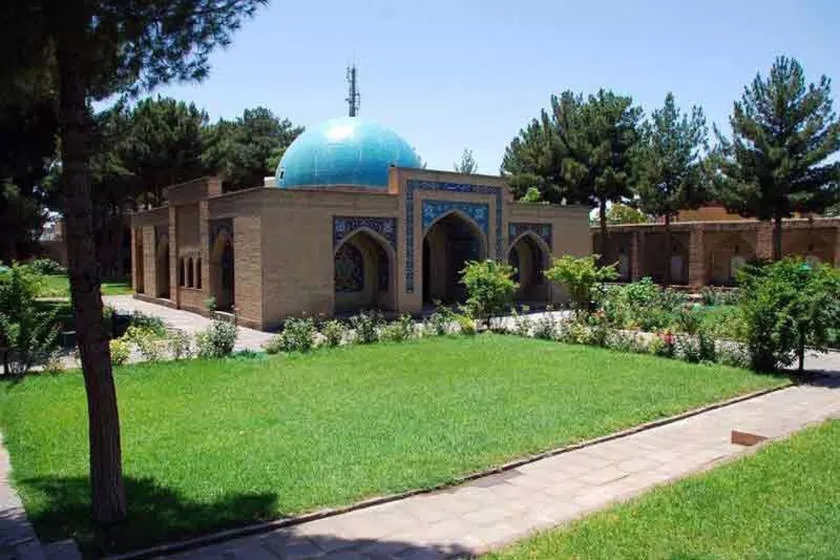 وزیر فرهنگ و ارشاد اسلامی با اشاره به اهمیت بزرگداشت مفاخر و اقداماتی که در این راستا انجام شده است، گفت: در سفر به سبزوار مشاهده کردم مزار مرحوم حمید سبزواری وضعیت مناسبی ندارد که انشاالله به‌زودی وضعیت آن تغییر خواهد کرد.