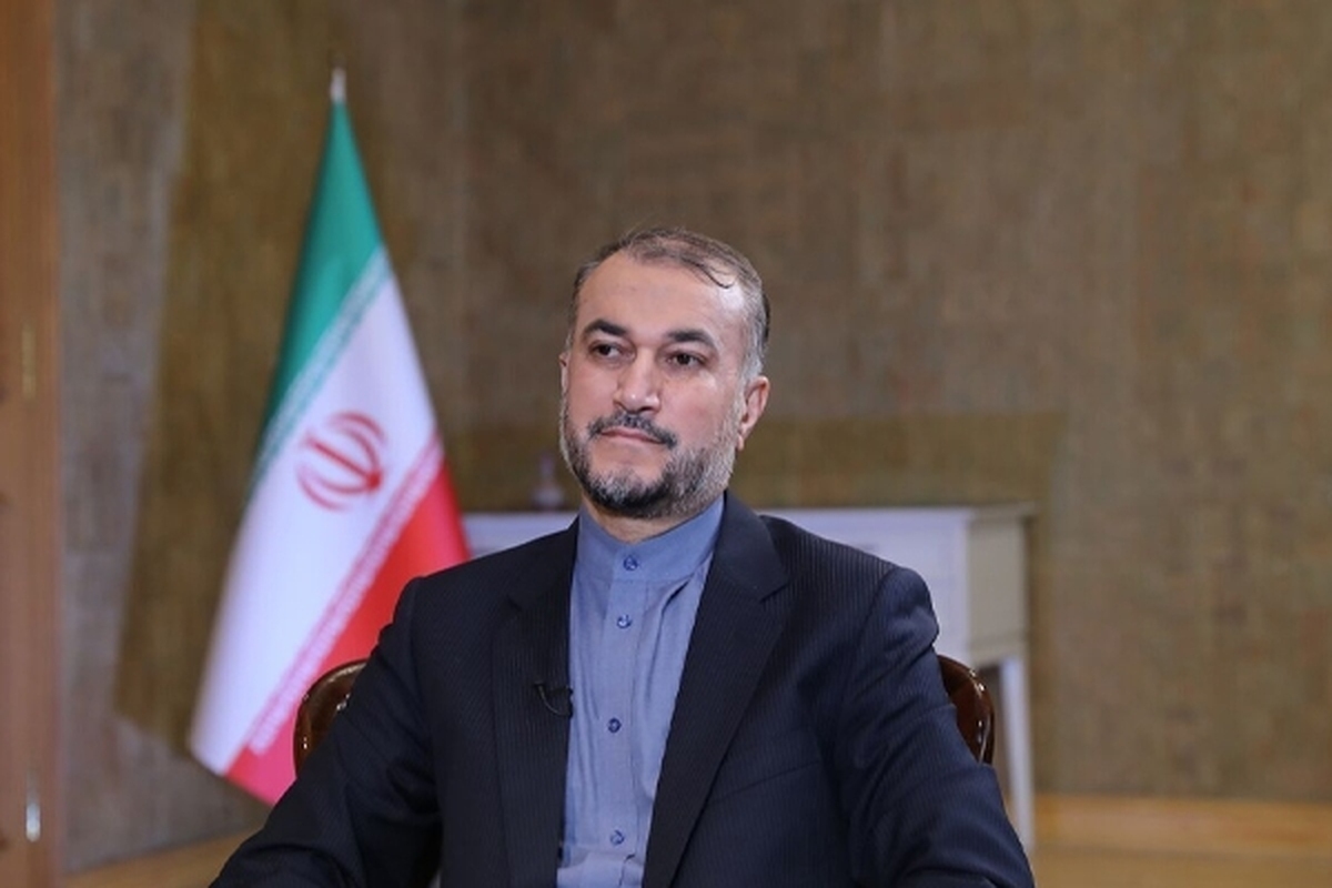 وزیر امور خارجه جمهوری اسلامی ایران در ادامه سفر یک روزه و فشرده خود به اسلام‌آباد با نخست وزیر پاکستان دیدار و پیرامون تقویت روابط دوجانبه تبادل نظر کرد.