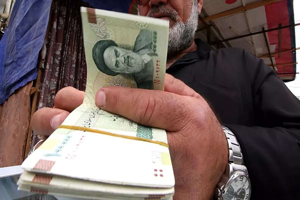 به روز‌های پایانی سال نزدیک می‌شویم. این روز‌ها اخبار مربوط به عیدی کارمندان، کارگران و بازنشستگان بسیار در رسانه‌ها منتشر می‌شوند.