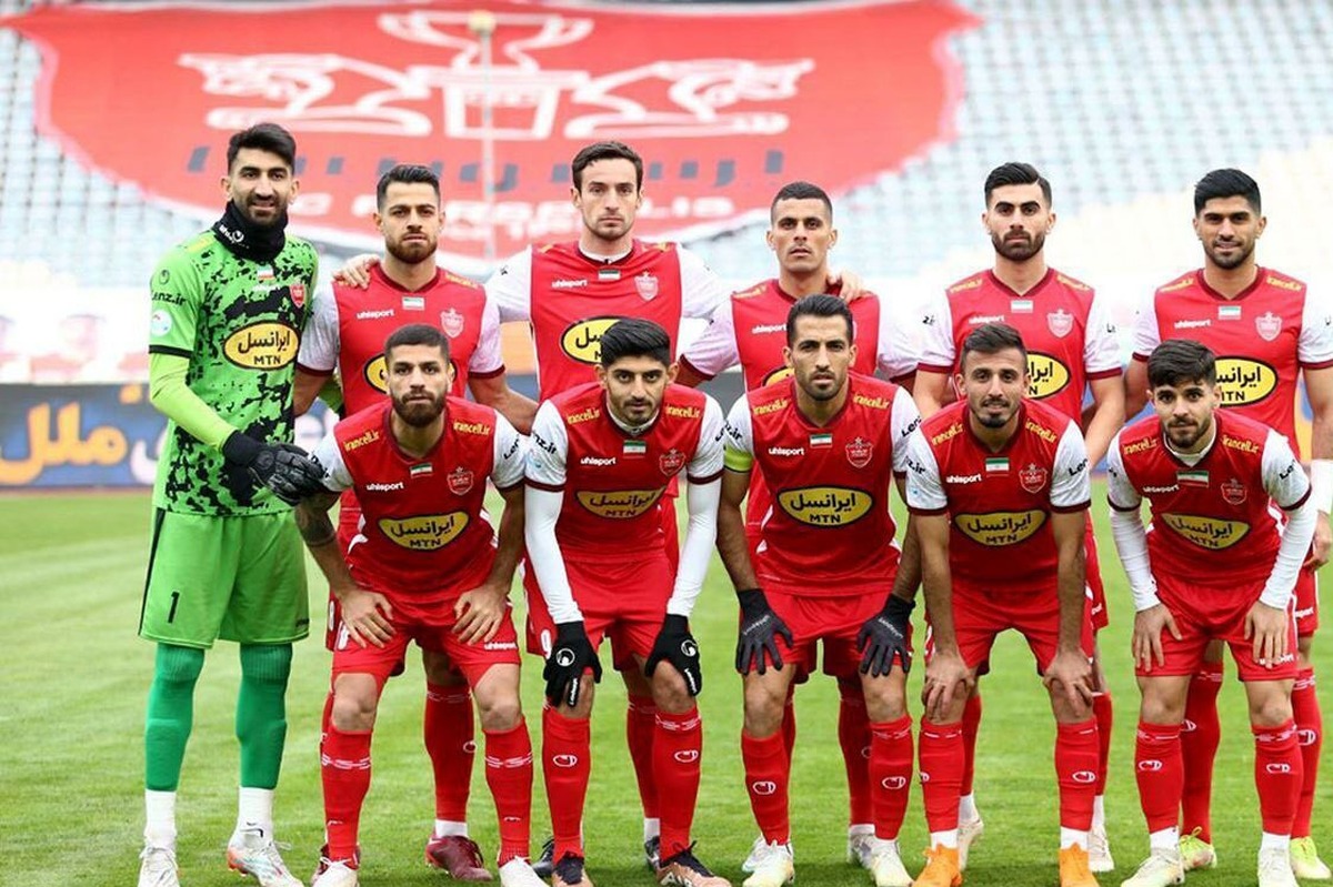 پرسپولیس و تراکتور تبریز در چارچوب هفته هفدهم لیگ برتر فوتبال چهارشنبه ۲ اسفند به مصاف یکدیگر می‌روند.