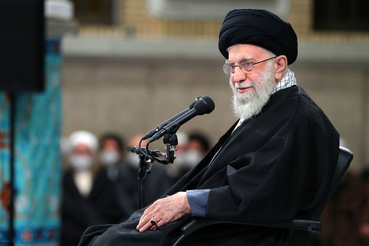مقام معظم رهبری بیان کرده‌اند: اگر منِ ایرانی امروز این عمل صالح - انتخابات - را انجام ندهم، این‌طور نیست که فردا یا ۵ روز دیگر یا ۱۰ روز دیگر بشود این را انجام داد؛ نه، تا چهار سال دیگر این عمل صالح قابل انجام دادن نیست.