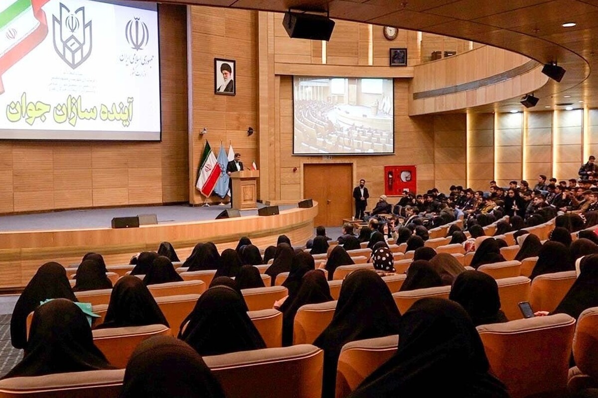 فرماندار مشهدمقدس گفت: امروز مردم عزیز و دشمنان خواهند دید که حضور دختران و پسران مشهدی که هنوز به سن تکلیف سیاسی نرسیده‌اند در میدان و در انتخابات موثر خواهد بود.