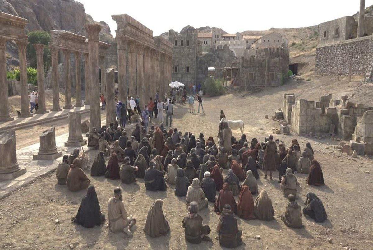 حسین گرزین، بخشدار بسطام گفت: ۲ نفر بر اثر فروریختن آوار در محل فیلمبرداری سریال سلمان فارسی در روستای خیج شاهرود جان باختند و چهار نفر مصدوم شدند.