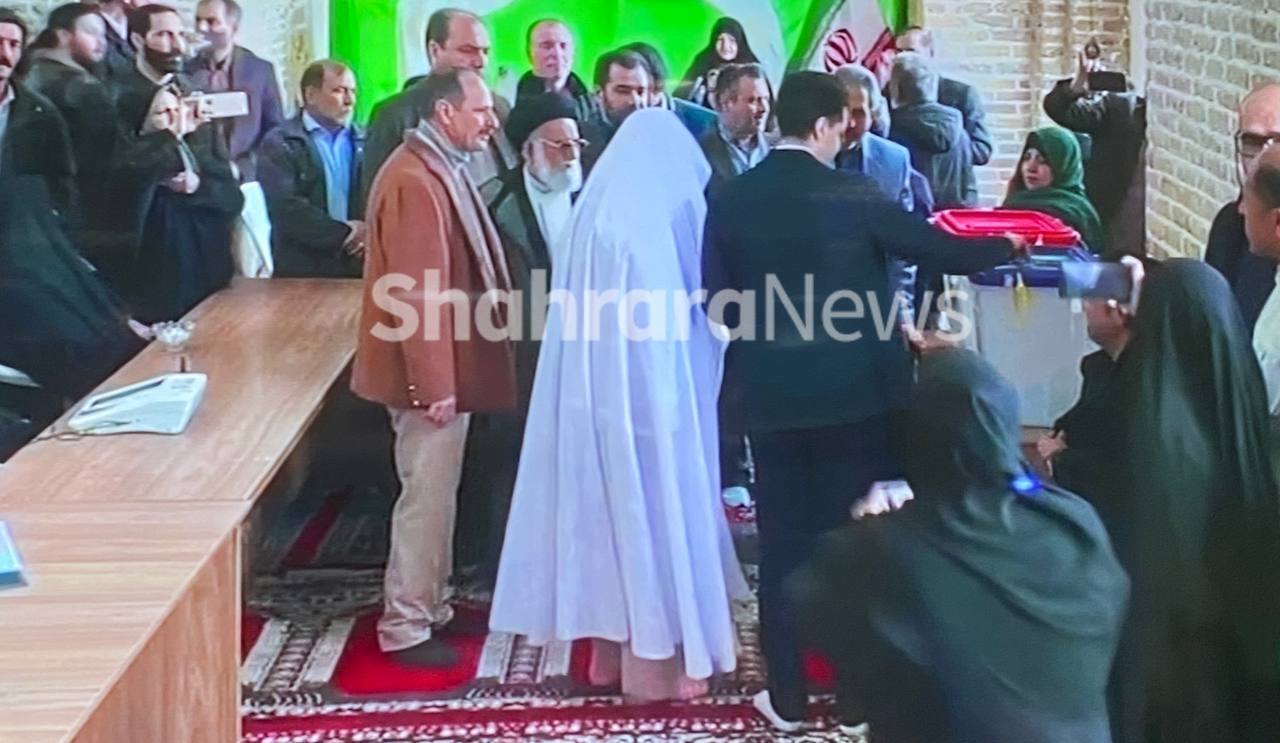 مراسم عقد زوج جوان نیشابوری در روز انتخابات در مسجد جامع + عکس