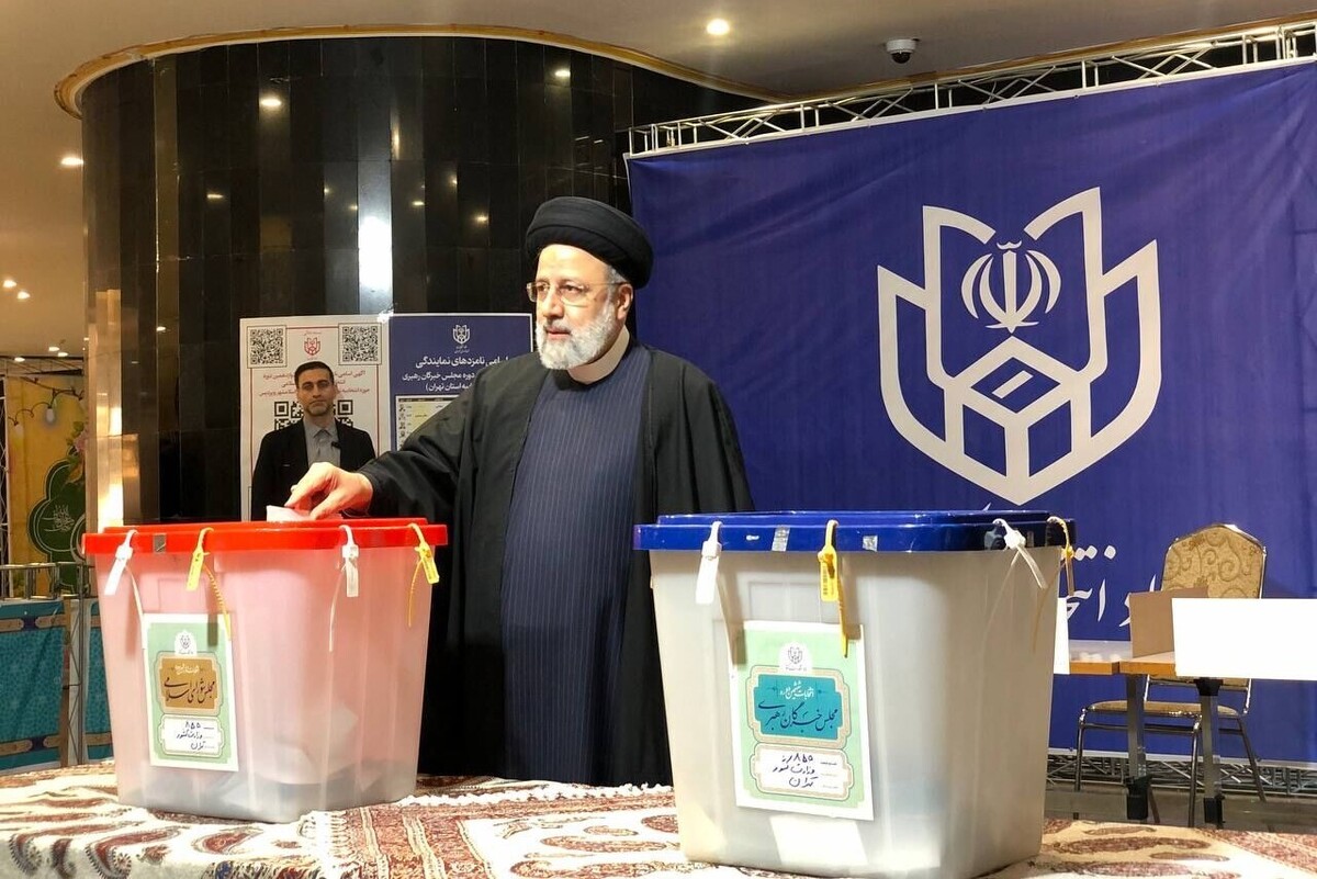 رئیس‌جمهور در اولین ساعات فرآیند رای‌گیری انتخابات دوازدهمین دوره مجلس شورای اسلامی و ششمین دوره مجلس خبرگان رهبری، با حضور در وزارت کشور رای خود را به صندوق انداخت.
