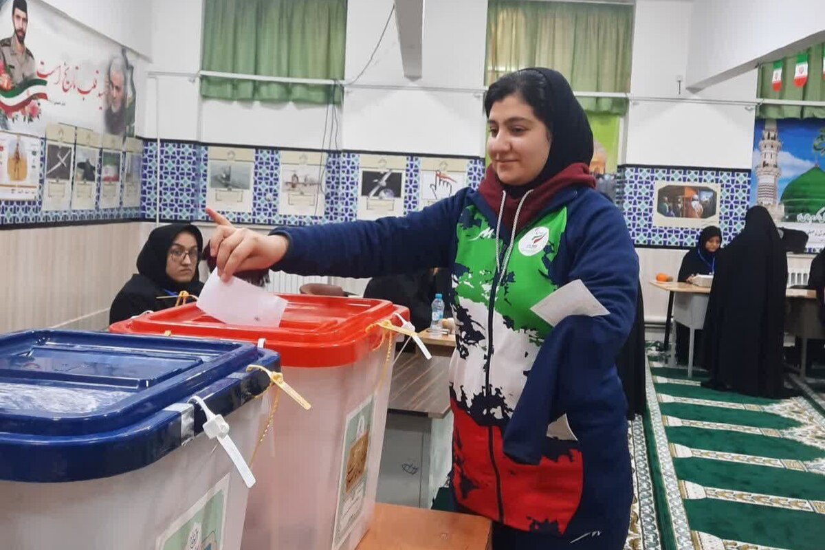 مدیرکل بهزیستی خراسان رضوی رضوی گفت: همزمان با آحاد مختلف جامعه، افراد دارای معلولیت نیز با حضور در پای صندوق‌های رای در سرنوشت خود مشارکت نمودند.