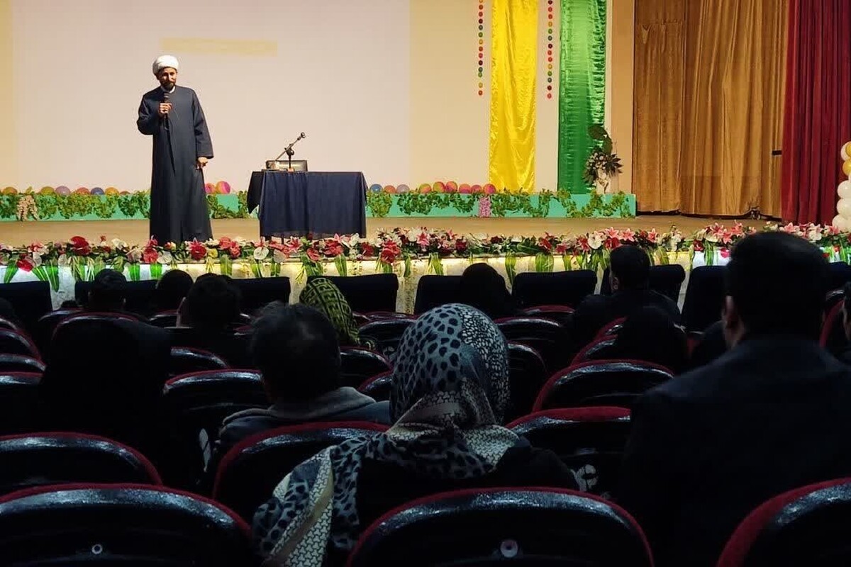 رئیس عقیدتی‌سیاسی منطقه پدافند هوایی شمال‌شرق کشور گفت: امروز دشمن همه توان و تجهیزات خود را معطوف به خدشه‌دارکردن هویت خانواده در ایران کرده است.