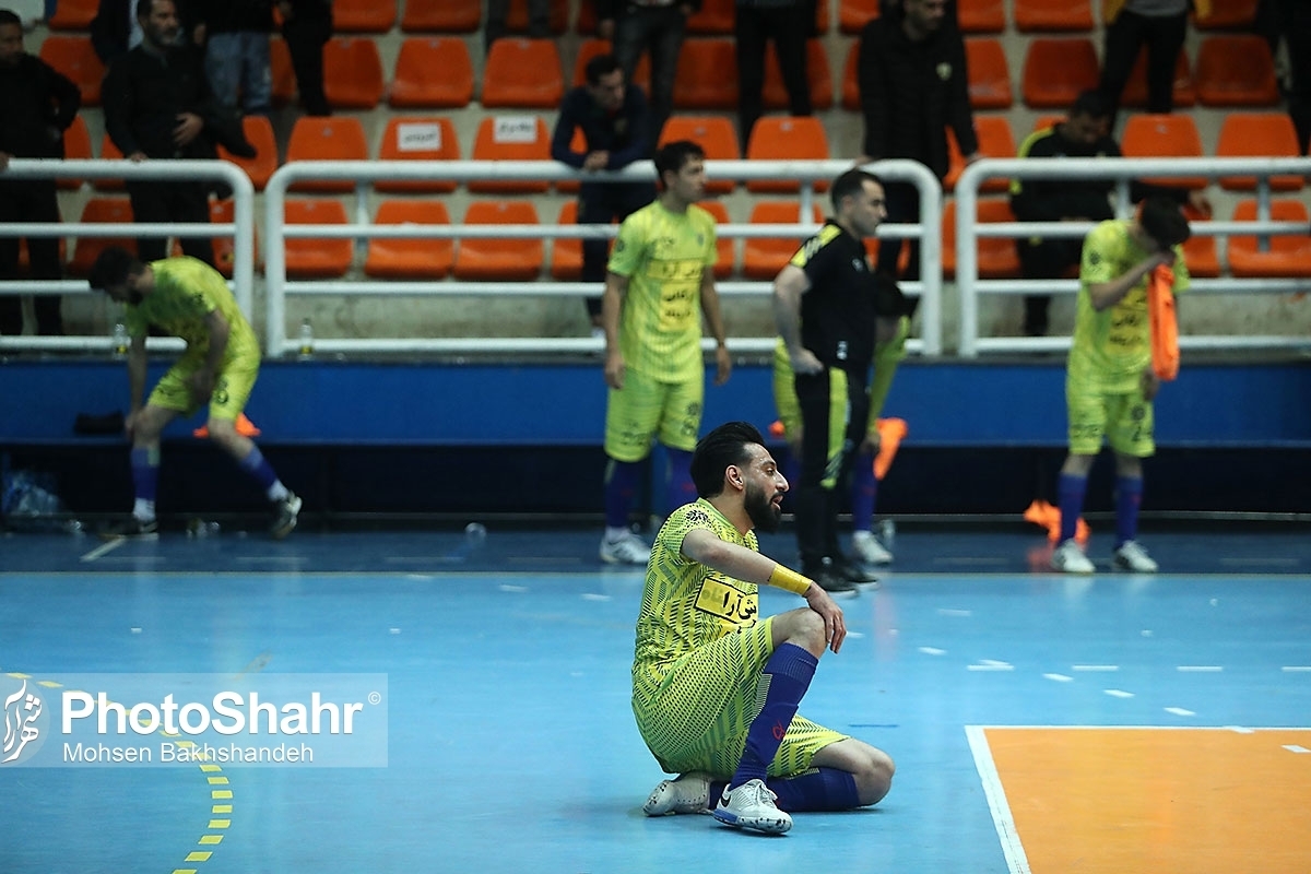 فرش‌آرای مشهد در هفته پایانی لیگ برتر فوتسال در مشهد مغلوب سن ایچ ساوه شد.