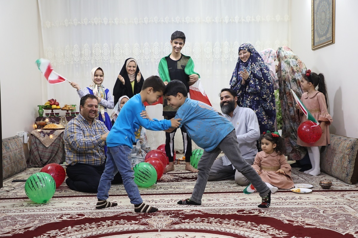 خانواده نقش مهمی در ساخت شخصیت افراد دارد و این مهم بر کسی پوشیده نیست. در فرهنگ اسلامی نیز تشکیل خانواده و ازدواج با هدف دستیابی به آرامش روان و کمال انسانی و تقرّب به ذات حق است که داشتن یک خانواده سالم آدابی دارد و در غیر این صورت، روابط اعضای خانواده دچار مشکل می‌شود.