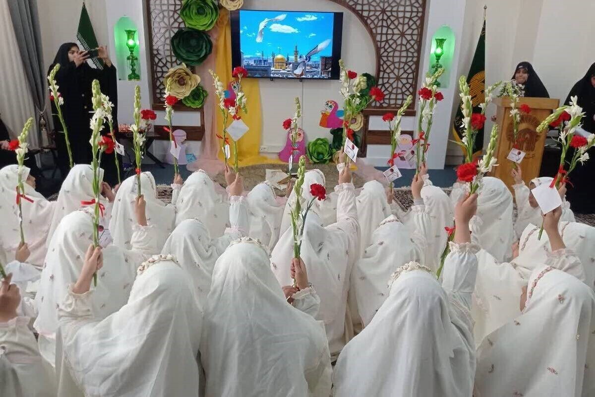 هم‌زمان با ایام خجسته ماه شعبان، به همت مدیریت زائران غیرایرانی آستان قدس رضوی، جشن تکلیف ویژه دختران غرب آسیا (عرب زبان) در حرم مطهر رضوی برگزار شد.