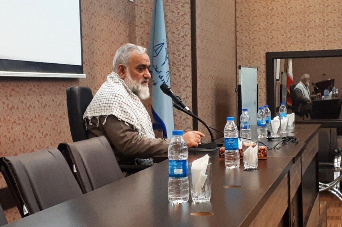معاون هماهنگ کننده سپاه پاسداران انقلاب اسلامی گفت: اگر می‌خواهیم از انقلاب اسلامی پاسداری کنیم، قانون باید همه جا برای همه یکسان اجرا شود و برخی از قانون استثنا نشوند.