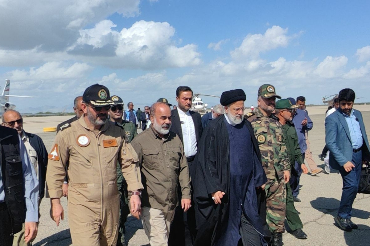 رئیس‌جمهور برای بازدید میدانی از وضعیت سیل‌زدگان از فرودگاه کنارک وارد سیستان و بلوچستان شد.