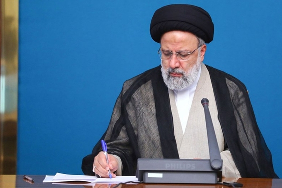 رئیس جمهور با تاکید بر اهمیت انتخاب کتاب خوب و مفید برای مطالعه کودکان و نوجوانان به سبب به سبب شخصیت شکل‌پذیر و هویت در حال تکامل این گروه مخاطب تصریح کرد‌:جشنواره ملی کتاب رشد محمل مناسبی جهت پایه‌گذاری این ارتقا است.
