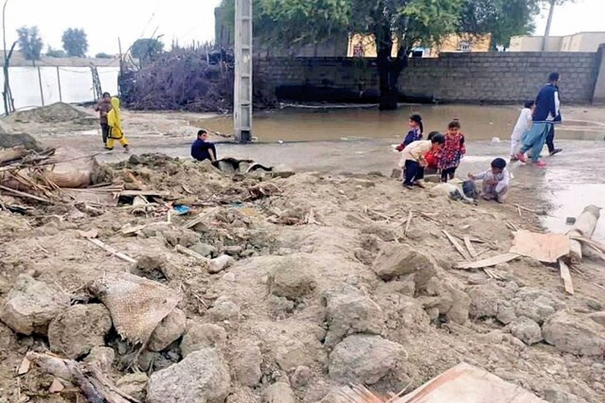 در راستای دستور فرمانده کل ارتش جمهوری اسلامی ایران مبنی بر تقویت و استمرار امدادرسانی‌ها در مناطق سیل زده سیستان و بلوچستان، تجهیزات امدادی، ترابری و خدمات درمانی جدیدی به مناطق سیل زده اعزام شد.