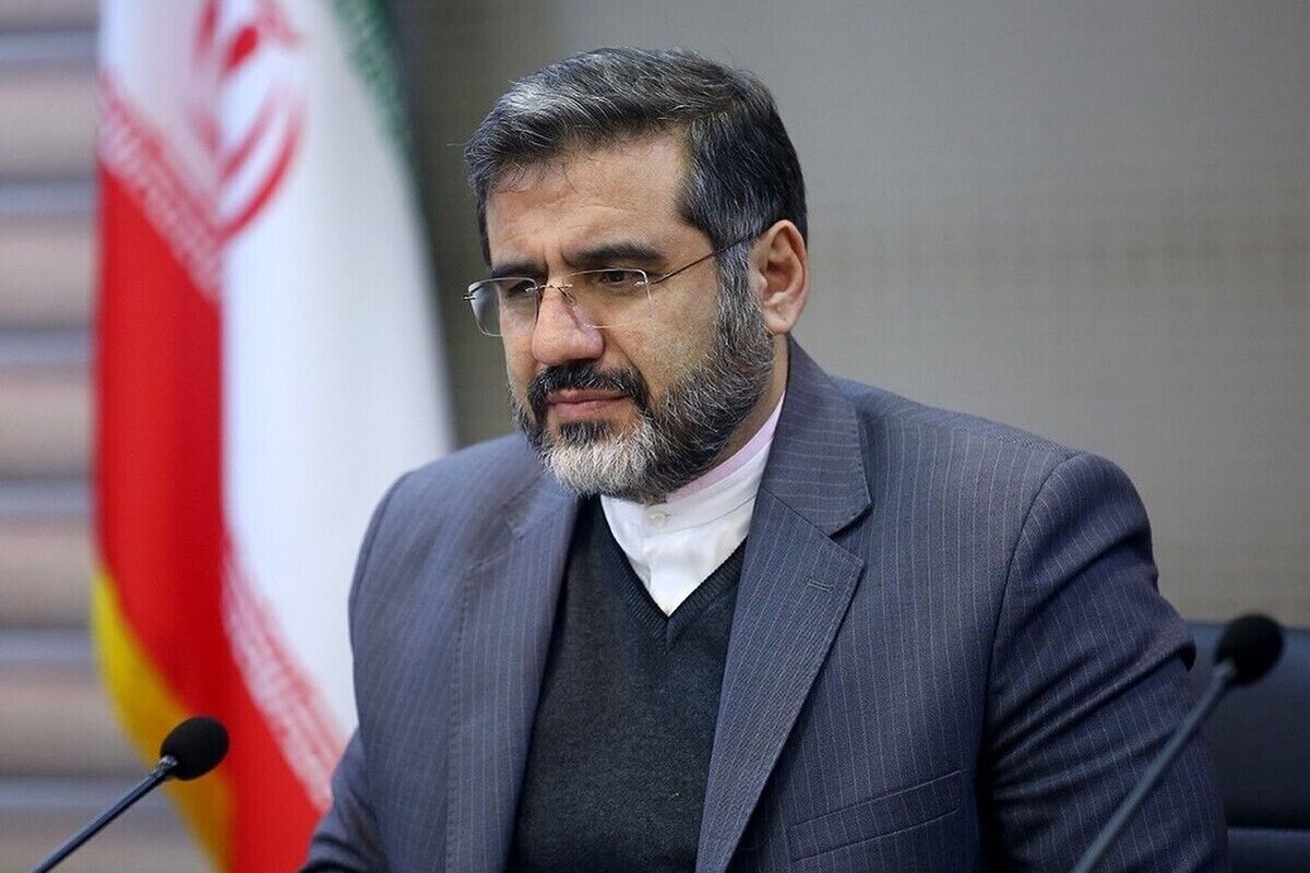 وزیر فرهنگ و ارشاد اسلامی از تمدید زمان برگزاری نمایشگاه رسانه‌های ایران تا بعد از ظهر فردا - پنجشنبه - خبر داد.