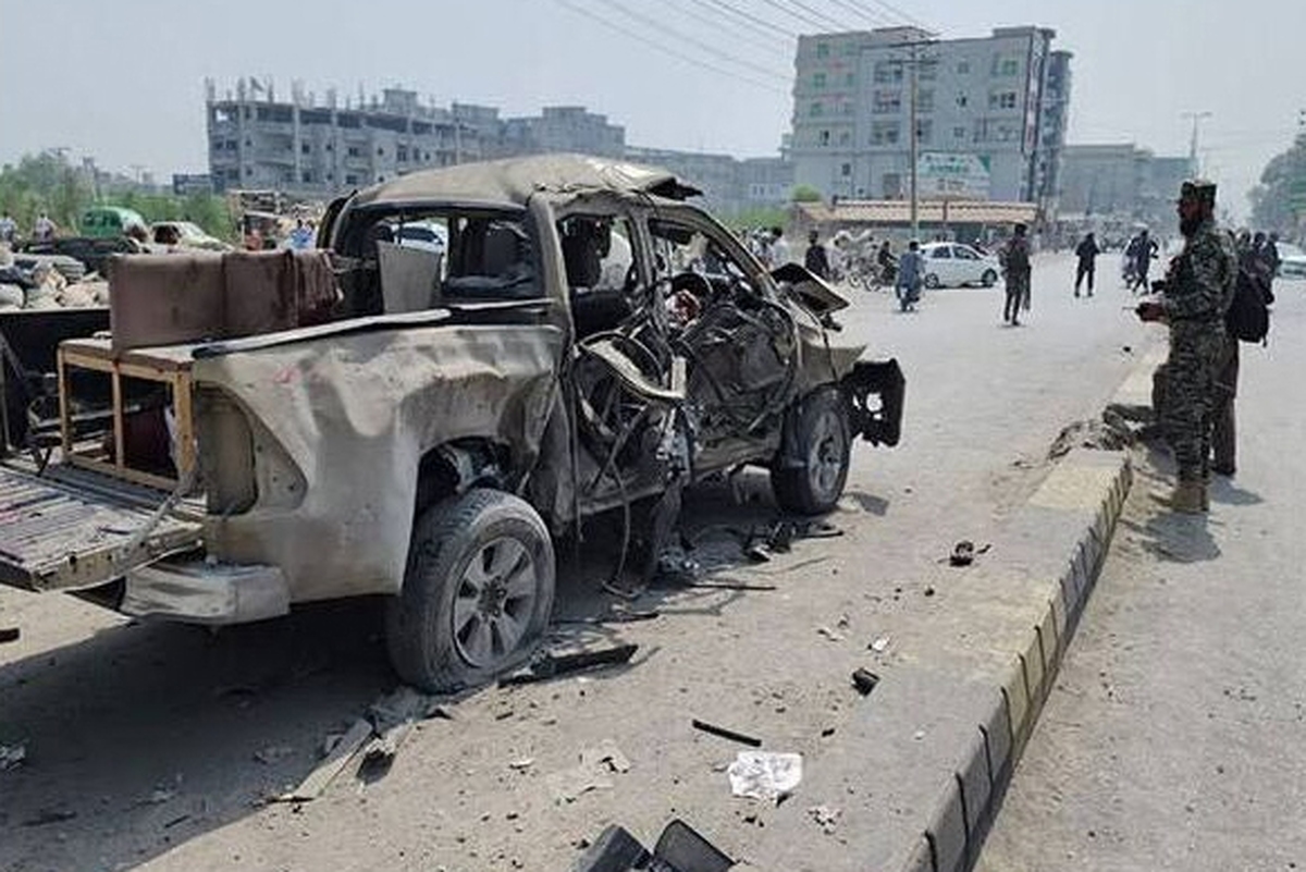پلیس پاکستان صبح یکشنبه اعلام کرد که انفجار بمب در شهر پیشاور مرکز ایالت خیبرپختونخوا ۲ کشته برجای گذاشت و یک نفر دیگر نیز زخمی شد.