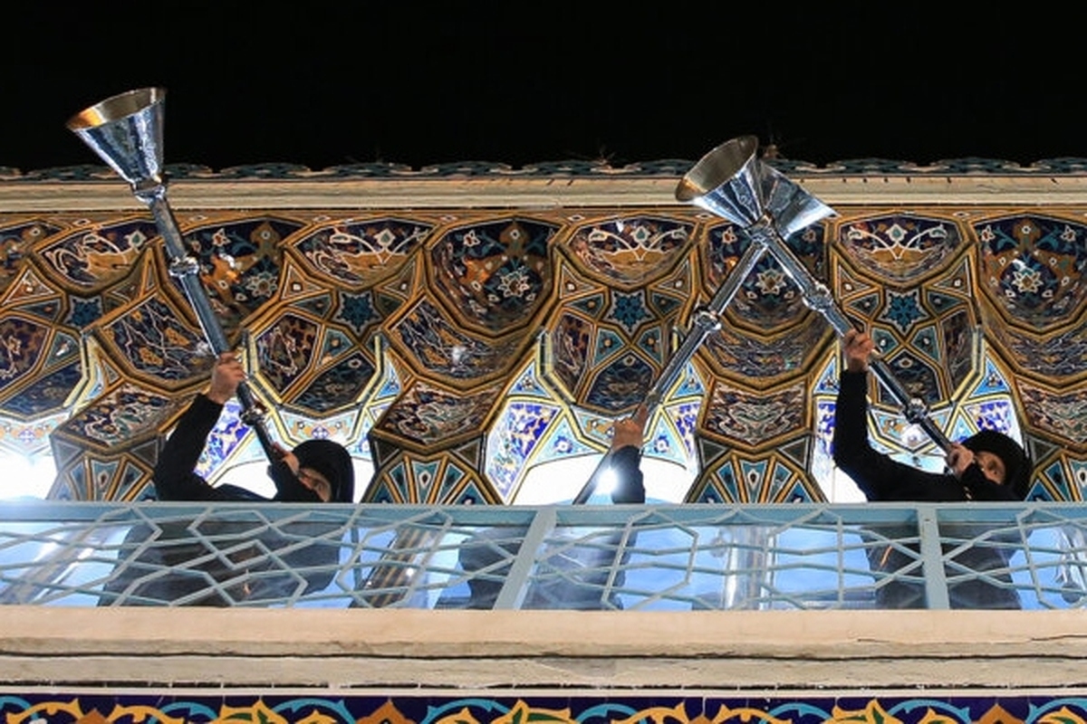 بر اساس سنت دیرینه، نقاره‌نوازان حرم مطهر امام رضا(ع) همزمان با حلول ماه مبارک رمضان نواختند.