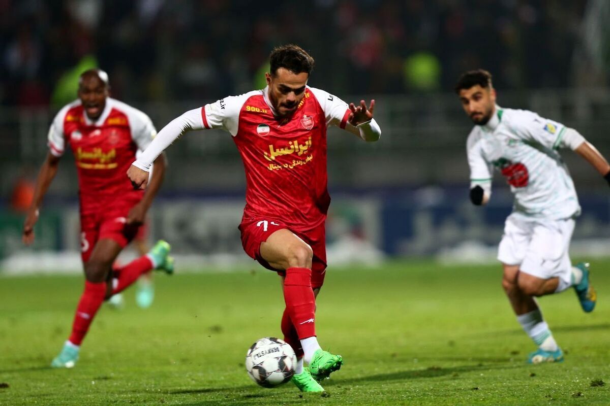 ستاره ازبک پرسپولیس مسئولان این باشگاه را تهدید کرد.