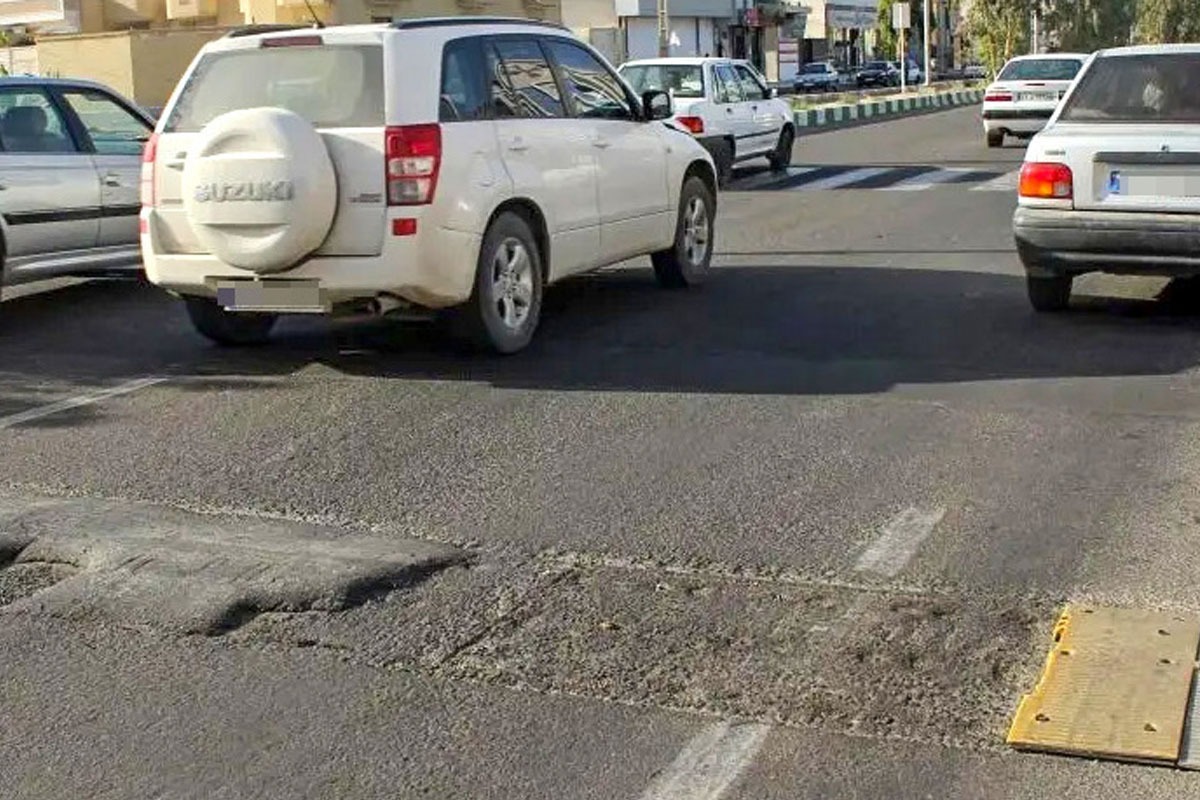مدیرعامل سازمان حمل‌و‌نقل شهرداری مشهد مقدس گفت: ارتفاع سرعت‌کاه‌های استاندارد باید ۱۰ تا ۱۲‌سانتی‌متر باشد.