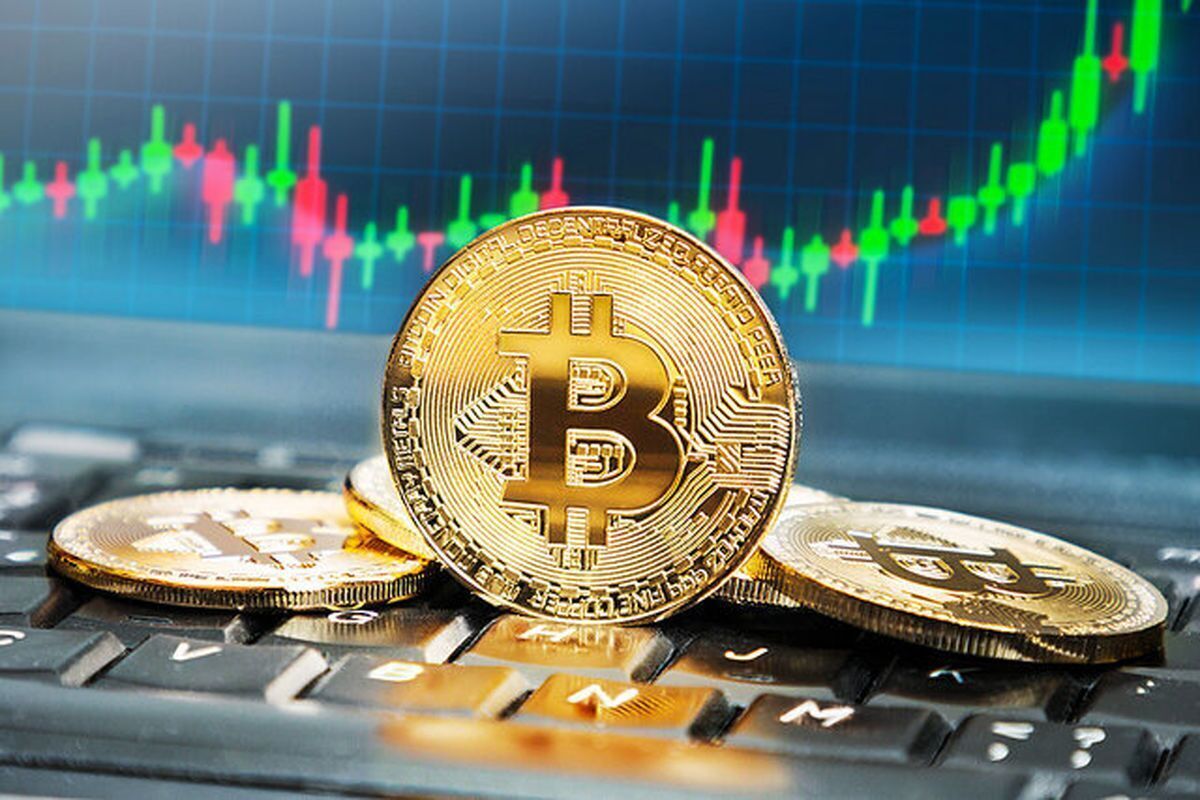 قیمت بزرگ‌ترین رمز ارز جهان یعنی بیت کوین در روز دوشنبه به بالاترین رقم خود رسید و از ۷۱۰۰۰ دلار عبور کرد و بالاترین رقم فروش از نوامبر ۲۰۲۱ را ثبت کرد.