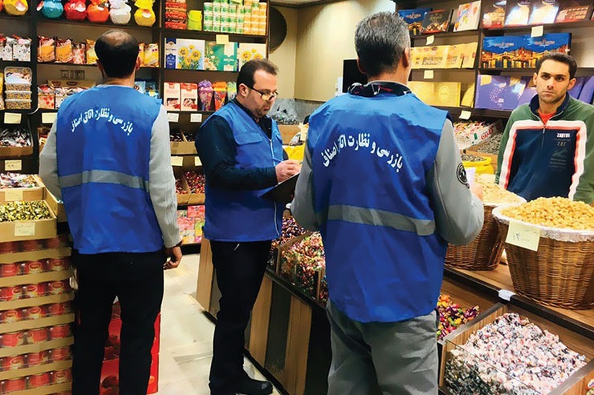 مدیر سلامت محیط و کار دانشگاه علوم پزشکی مشهد گفت: از ۱۵ اسفند ماه لغایت ۲۱ اسفند ماه جاری بیش از ۱۴ هزار بازرسی توسط بازرسان بهداشت محیط و حرفه‌ای در حوزه تحت پوشش این دانشگاه ویژه ایام نوروز و ماه مبارک رمضان صورت گرفته است.