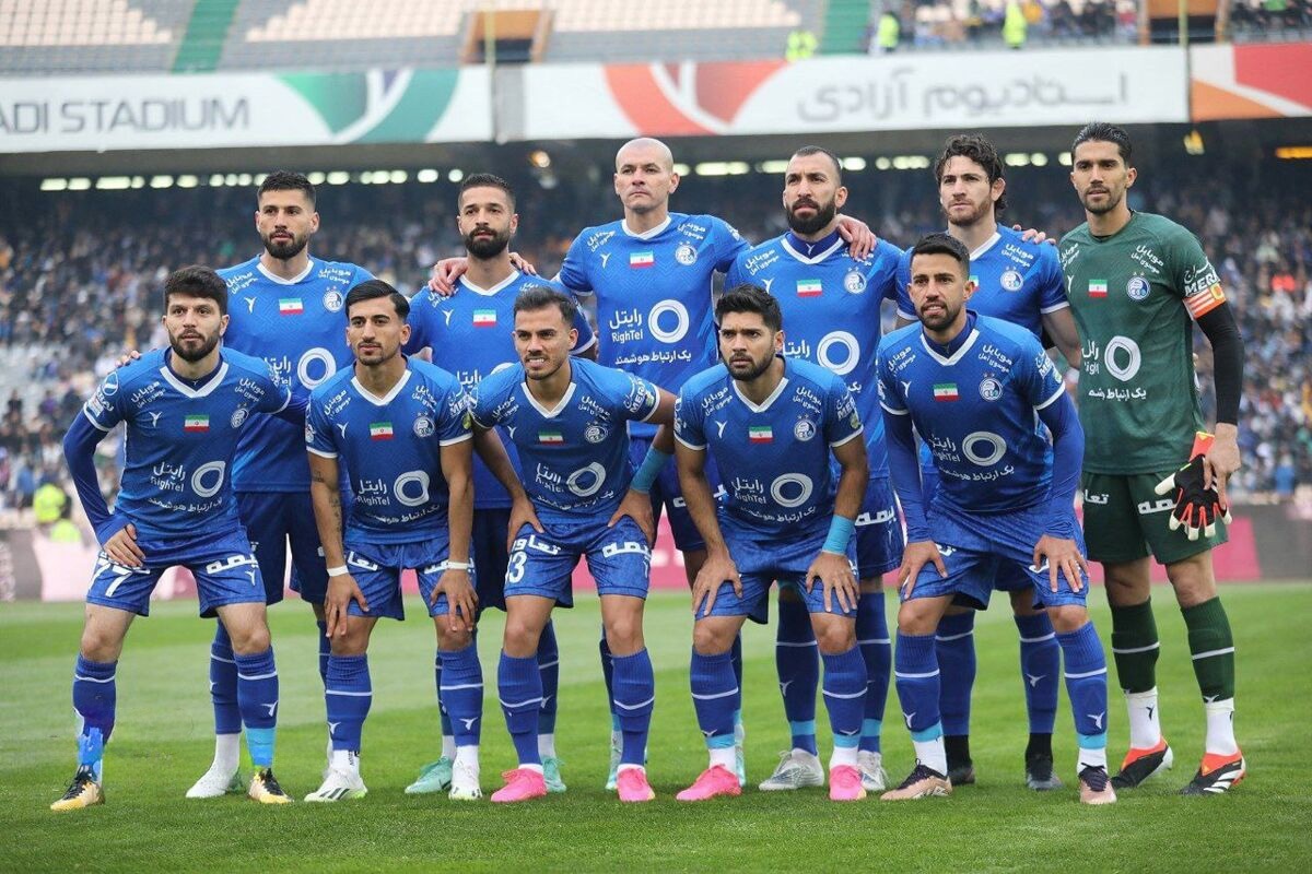 جواد نکونام با کمترین تغییر تیم خود را به مصاف پرسپولیس فرستاد.