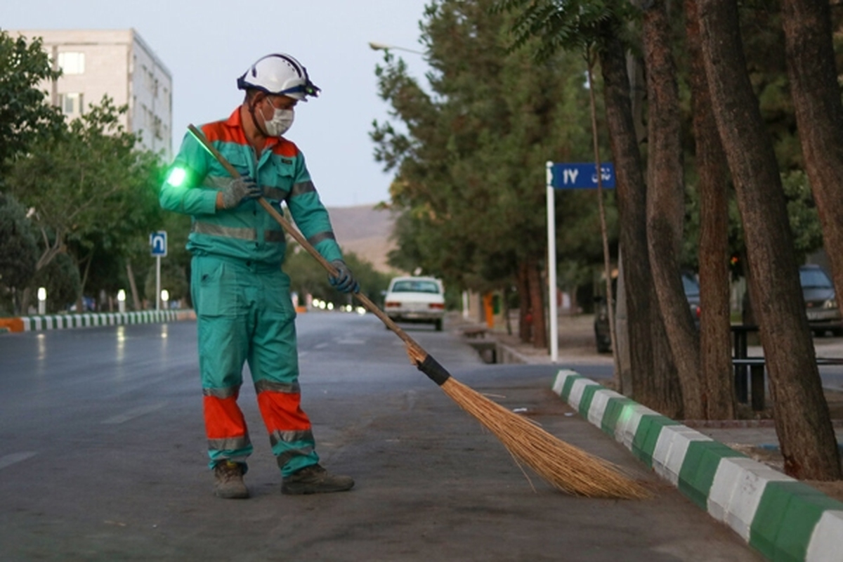 مدیرکل هماهنگی و نظارت بر خدمات شهری شهرداری مشهد از پاکسازی شبانه معابر در شب چهارشنبه سوری خبر داد.