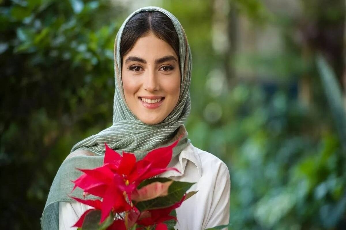 بخشی از مصاحبه اخیر پردیس پورعابدینی، بازیگر سریال گناه فرشته را ببینید.