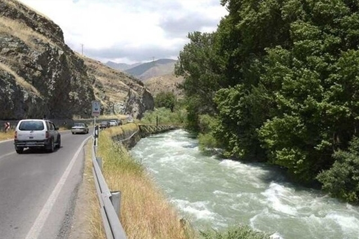 ستاد مرکزی هماهنگی خدمات سفر از مسافران نوروزی ۵ استان درخواست کرد از توقف و تردد در بستر و حاشیه رودخانه‌ها خودداری کنند.