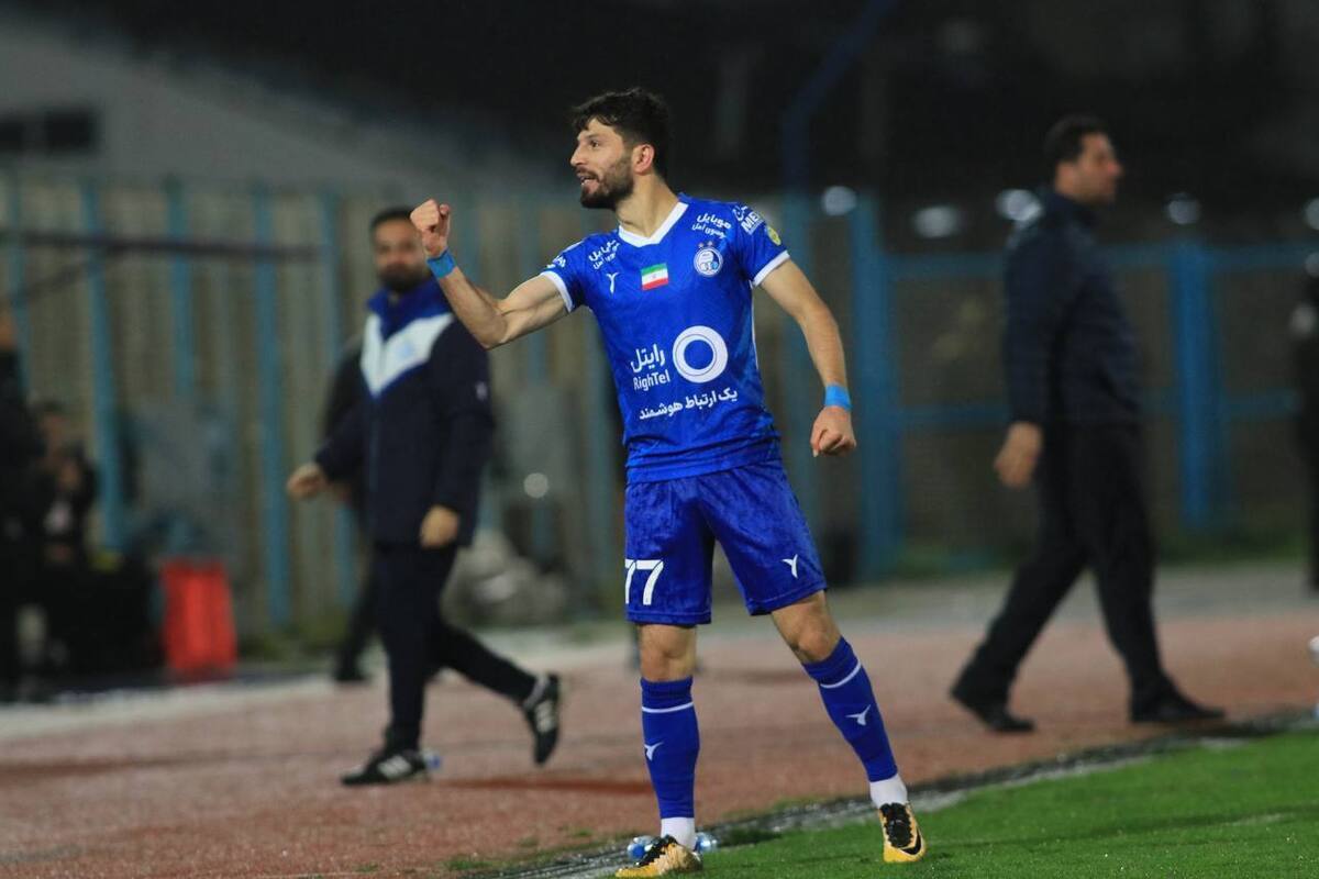 طبق وعده مدیران عامل دو باشگاه پرسپولیس و استقلال قرار بود دیروز نفری ۲۰ هزار دلار به حساب اورانوف و ماشاریپوف واریز شود.