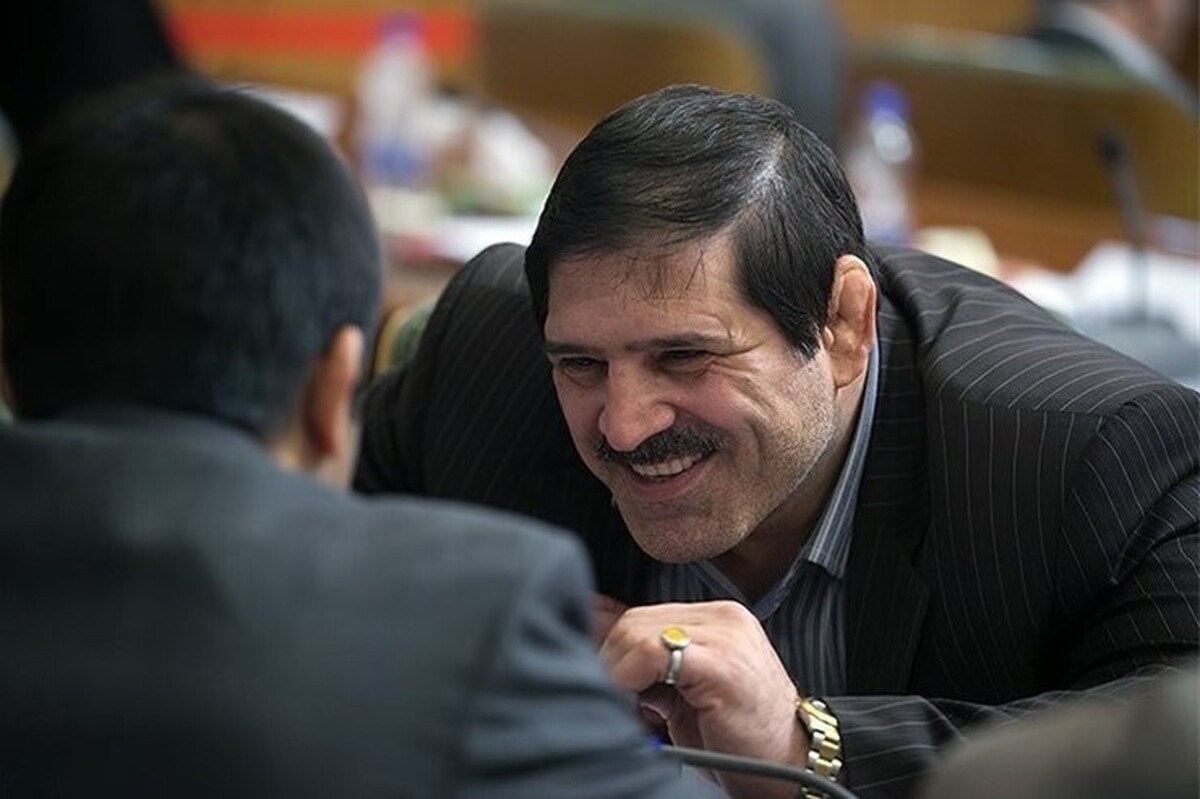 در پی شکایت دبیر مبنی بر توهین و نشر اکاذیب رایانه‌ای، دادگاه مجموع رفتار ارتکابی را با بزه توهین مطابق دانسته و عباس جدیدی را محکوم کرد.