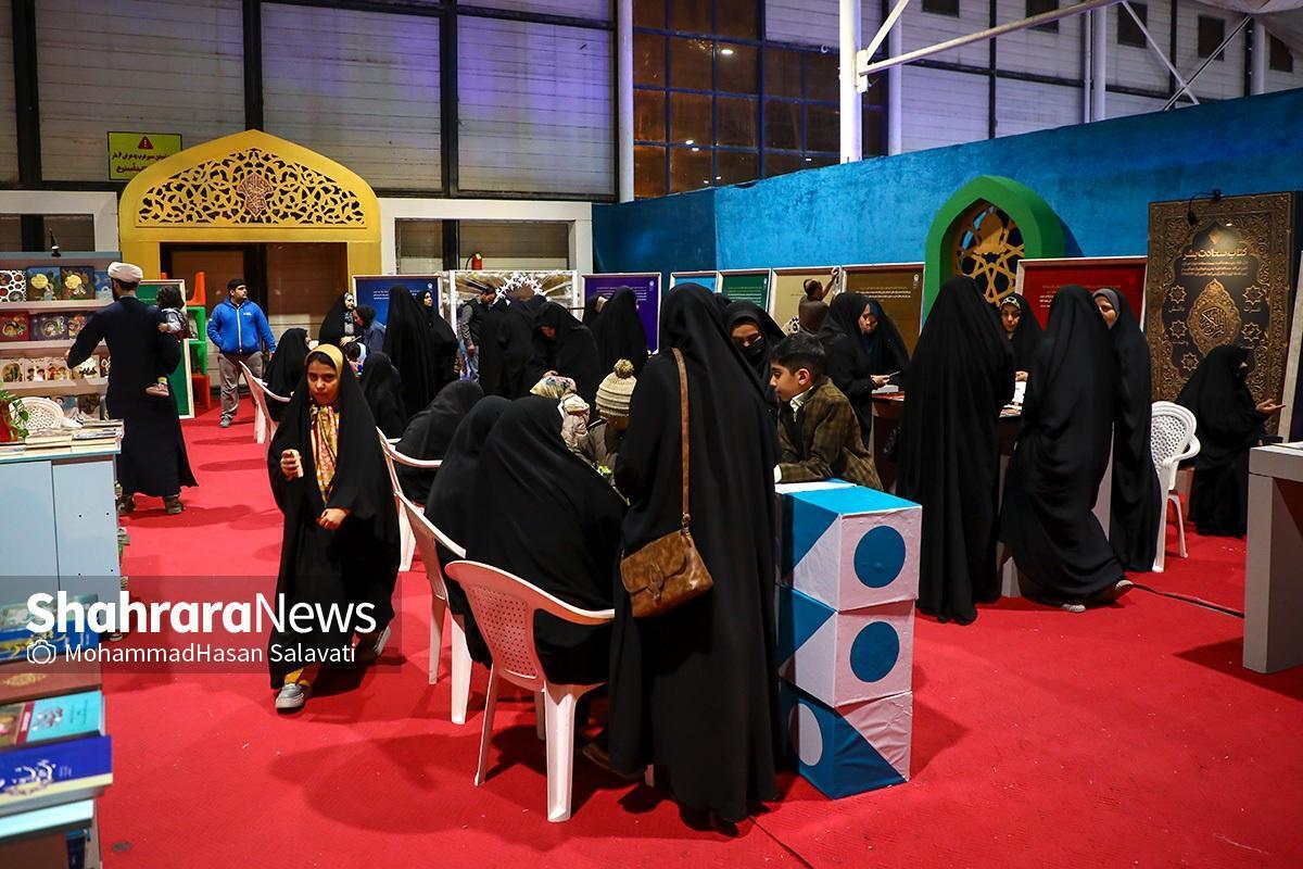 این بار نمایشگاه قرآن و عترت مشهد با غرفه‌هایی متفاوت‌تر به عرضه محصولات پرداخته و به نیاز کودکان و نوجوانان توجه ویژه‌ای شده است.