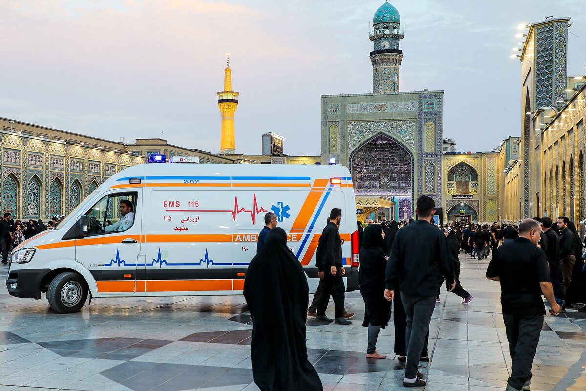 با توجه به حضور میلیونی زائران در لحظه تحویل سال در حرم مطهر رضوی، ۱۶۰ پایگاه فوریت‌های پزشکی ثابت و سیار برای ارائه خدمات درمانی آماده خواهند بود.