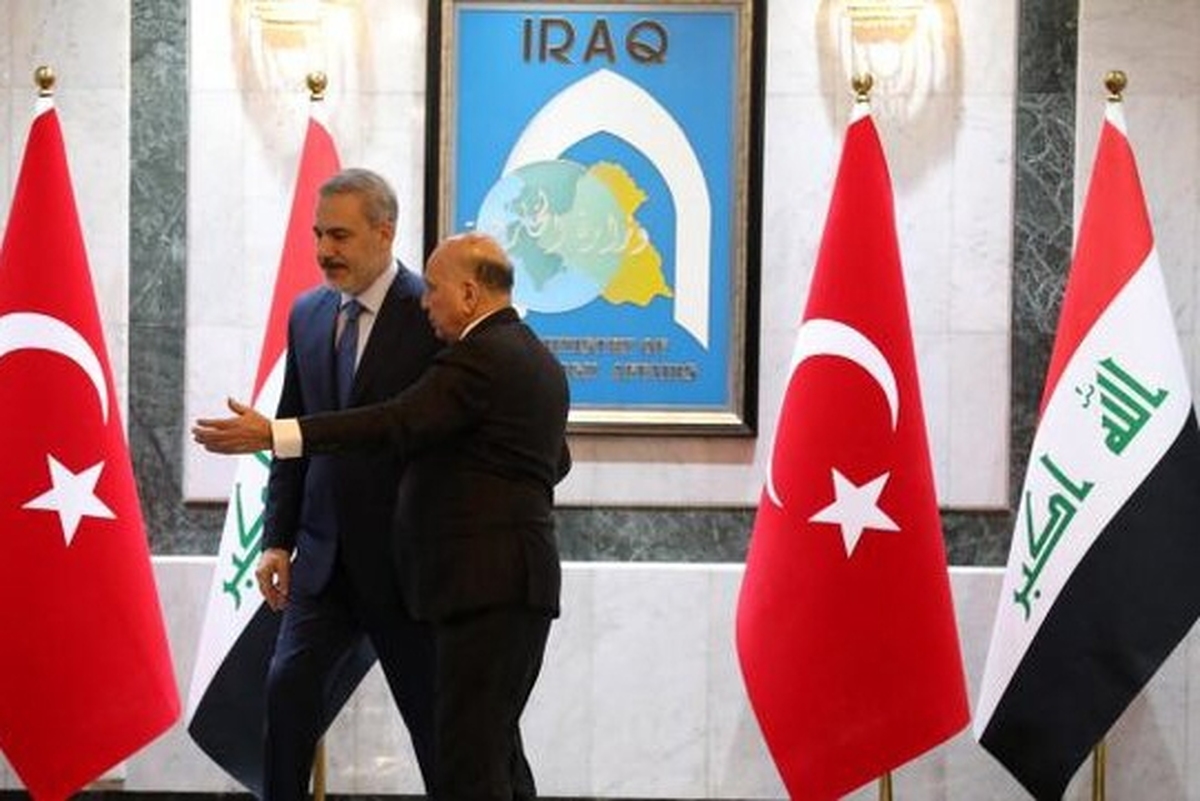 ترکیه در انتظار آشکار شدن نتایج توافقات اولیه‌اش با عراق در سفر هیئت بلندپایه امنیتی و سیاسی به ریاست وزیر خارجه ترکیه به بغداد درباره امنیت ۲ کشور است.