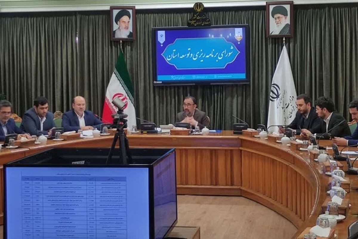 استاندار خراسان رضوی با اشاره به اینکه مولدسازی دارایی‌های دولت در استان برای تکمیل پروژه‌های اولویت دار ضرورت دارد و باید سرعت گیرد،‌ تاکید کرد: بسیج دستگاه‌های اجرایی برای تحقق این موضوع بسیار حائز اهمیت است و باید مورد توجه قرار گیرد.