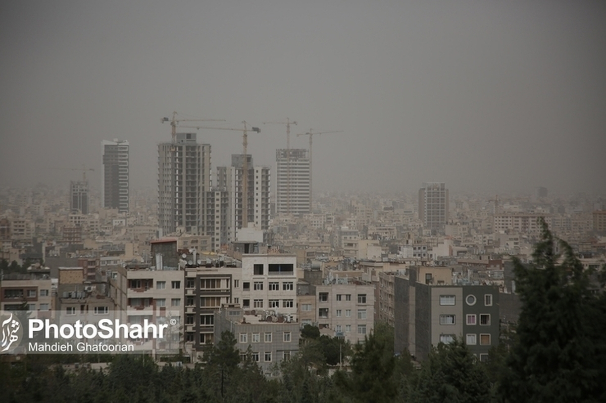 مدیر کل حفاظت محیط زیست خراسان رضوی گفت: کیفیت هوای کلانشهر مشهد در آخرین روز سال ۱۴۰۲ برای دومین روز پیاپی در شرایط «ناسالم» و وضعیت هشدار قرار گرفته است.