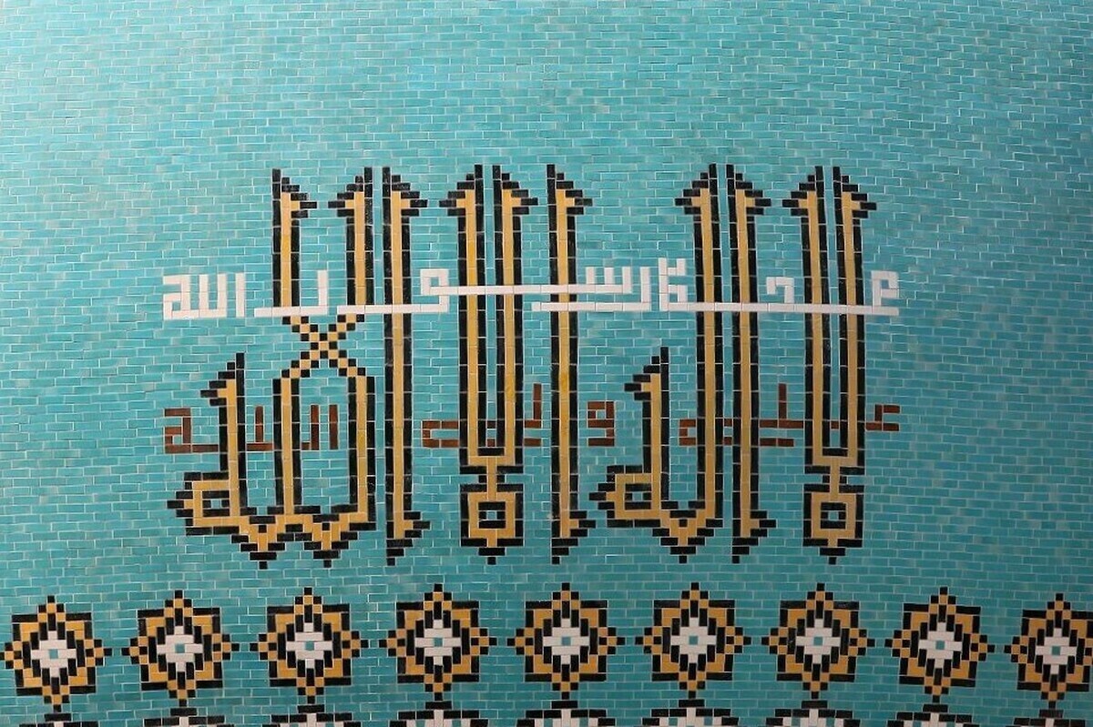 در آستانه سال نو و تشرف زائران نوروزی، عملیات مرمت و استحکام‌بخشی کاشی‌کاری گنبد مسجد گوهرشاد تکمیل شد.