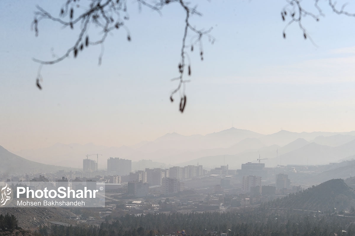 مدیر کل حفاظت محیط زیست خراسان رضوی گفت: کیفیت هوای کلانشهر مشهد با افزایش حجم آلاینده‌ها امروز، نسبت به دیروز در شرایط «ناسالم» و «آلوده» قرار گرفت.