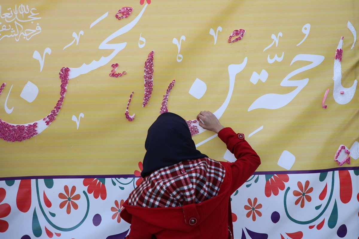 ۵۲۰ دانش‌آموز دختر مدارس مقطع متوسطه اول مشهد سی قاب بزرگ با القاب حضرت‌مهدی (عج) را با هنر ملیله‌دوزی و در آستانه نیمه‌شعبان و میلاد حضرت‌قائم (عج) ساختند و آماده اکران عمومی کردند.