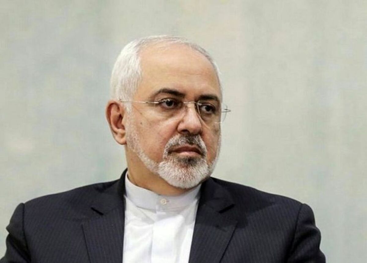 وزیر سابق امور خارجه با بیان اینکه هنوز این مردم پای این کشور ایستاده‌اند، گفت: حضور مردم در انقلاب اسلامی تعیین‌کننده است.