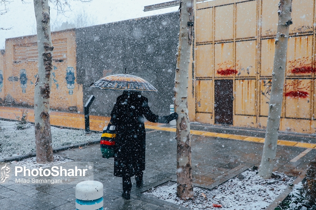 کارشناس مرکز پیش‌بینی هواشناسی خراسان رضوی گفت: بارش برف و باران با ورود سامانه سرد و بارشی از عصر فردا، جمعه مناطق مختلف این استان را فرا می‌گیرد.
