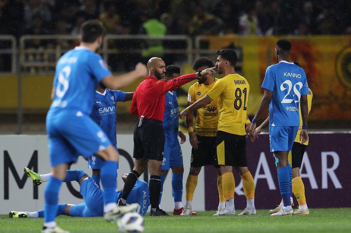 سپاهان باز هم با کارت قرمز بدموقع، مقابل الهلال زانو زد.