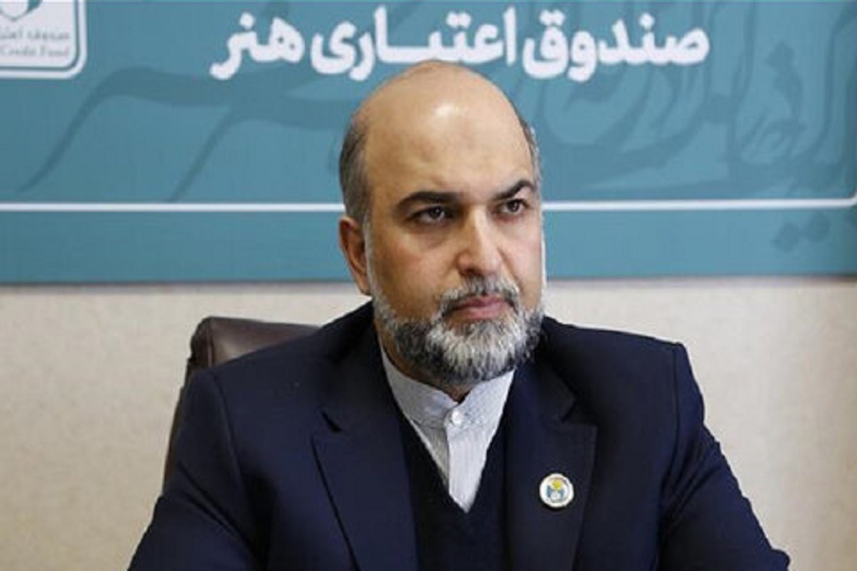 مدیر عامل صندوق اعتباری هنر به ارائه گزارشی کوتاه از روند فعالیت‌های خدماتی انجام گرفته در این مجموعه پرداخت.